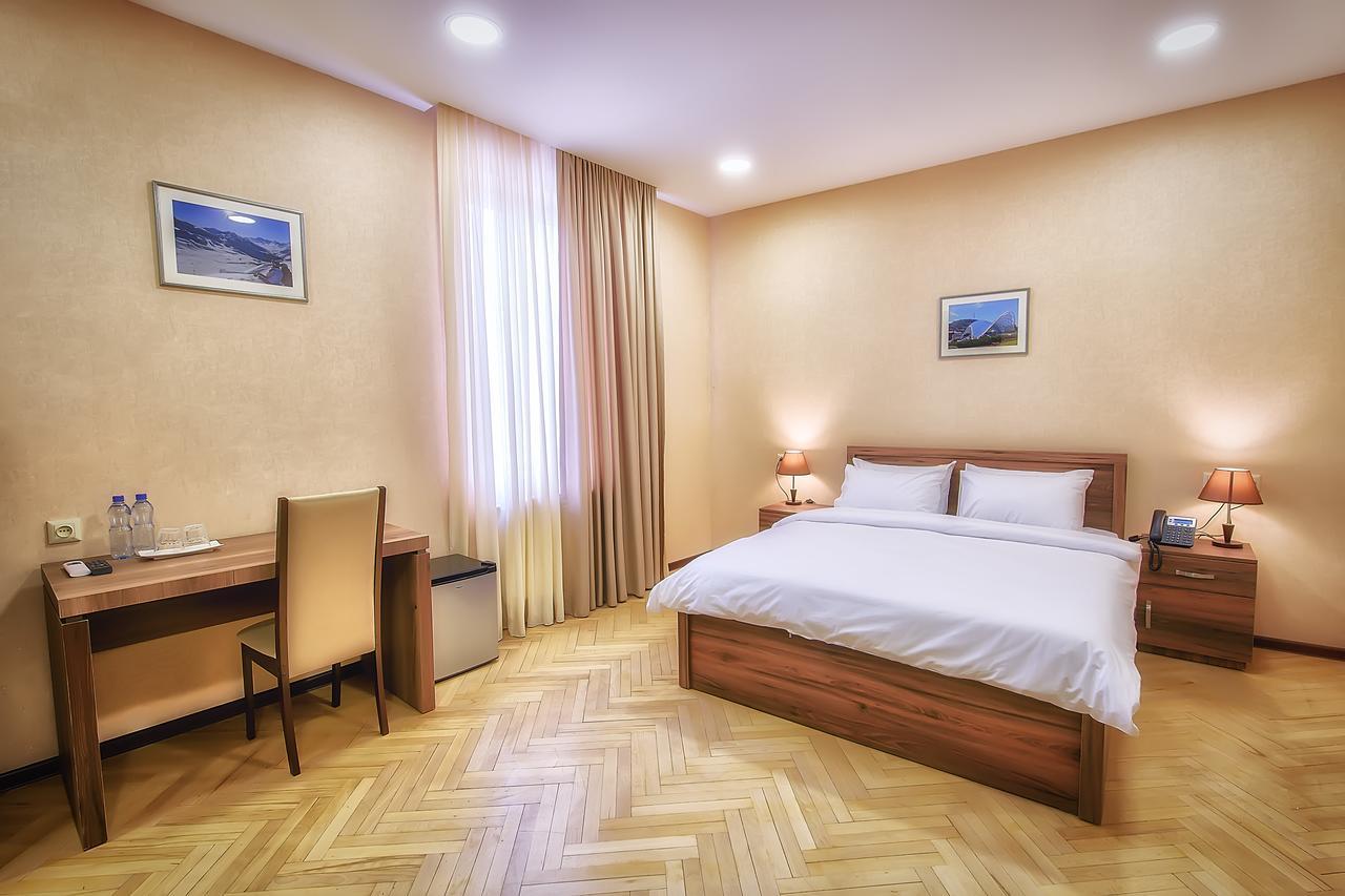 Green Corner Hotel Tbilisi Esterno foto